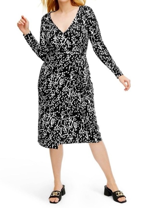 Diane Von Furstenberg X Target Dresses & Skirts - Diane Von Furstenberg X Target  Black & White Printed Long Sleeve Wrap Dress.NWT
